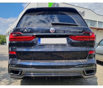 Добавка за задна броня Maxton design за BMW X7 G07 (2019-2022)