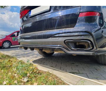 Добавка за задна броня Maxton design за BMW X7 G07 (2019-2022)